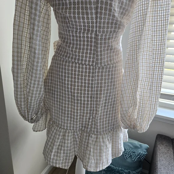 MISSGUIDED Size 6 Tall White&Cream Plaid V-Neck Dress, Wide Belt Straw Accent - Picture 8 of 12
